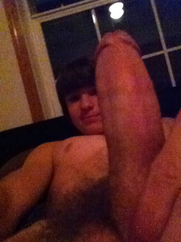 naked  boy selfies